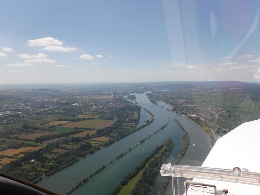 Flug über den Rhein und die rheinhessischen Weinberge