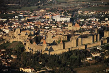 Survolez la cité de Carcassonne !