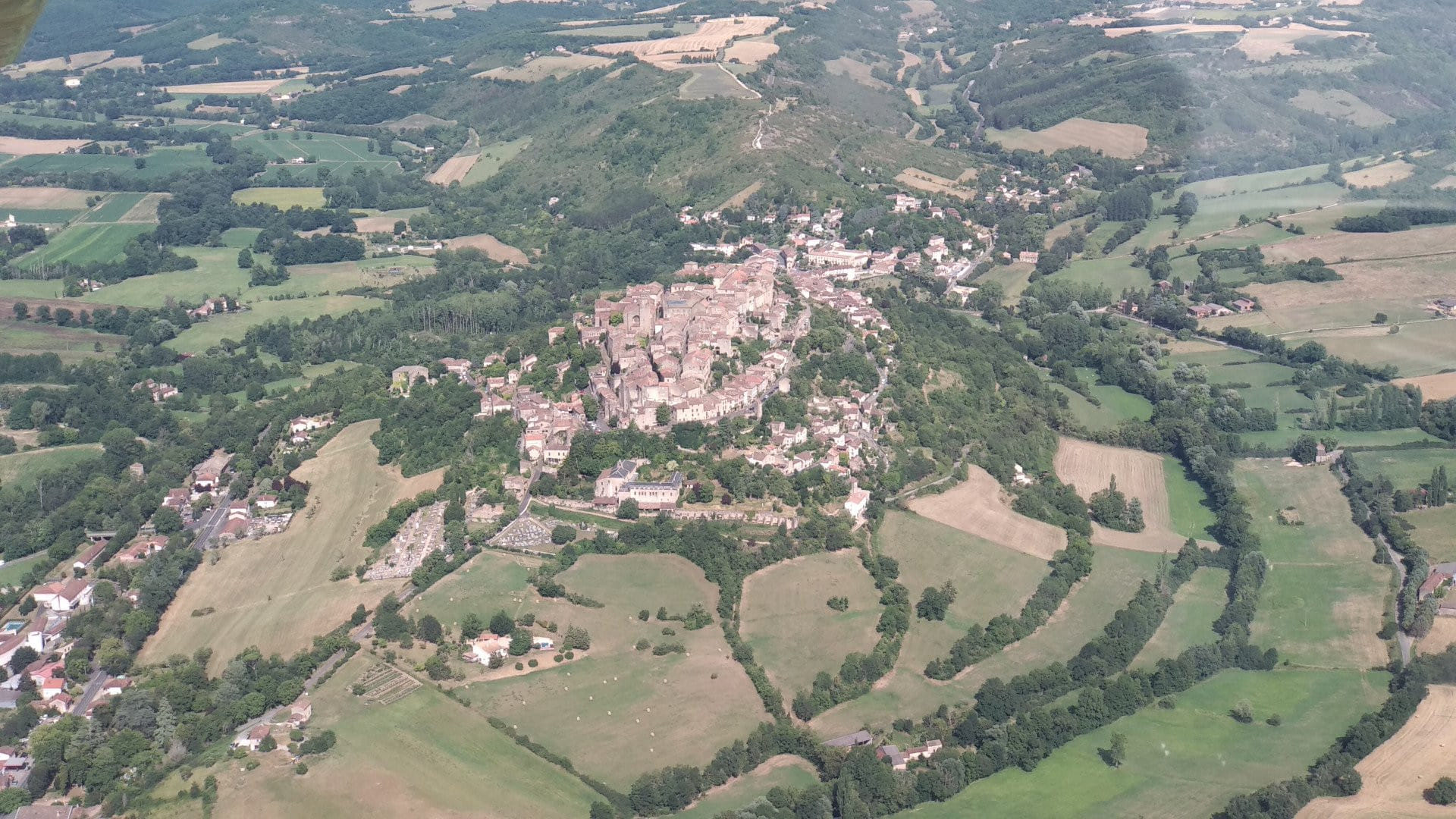 Petit tour des gorges de l'Aveyron en avion