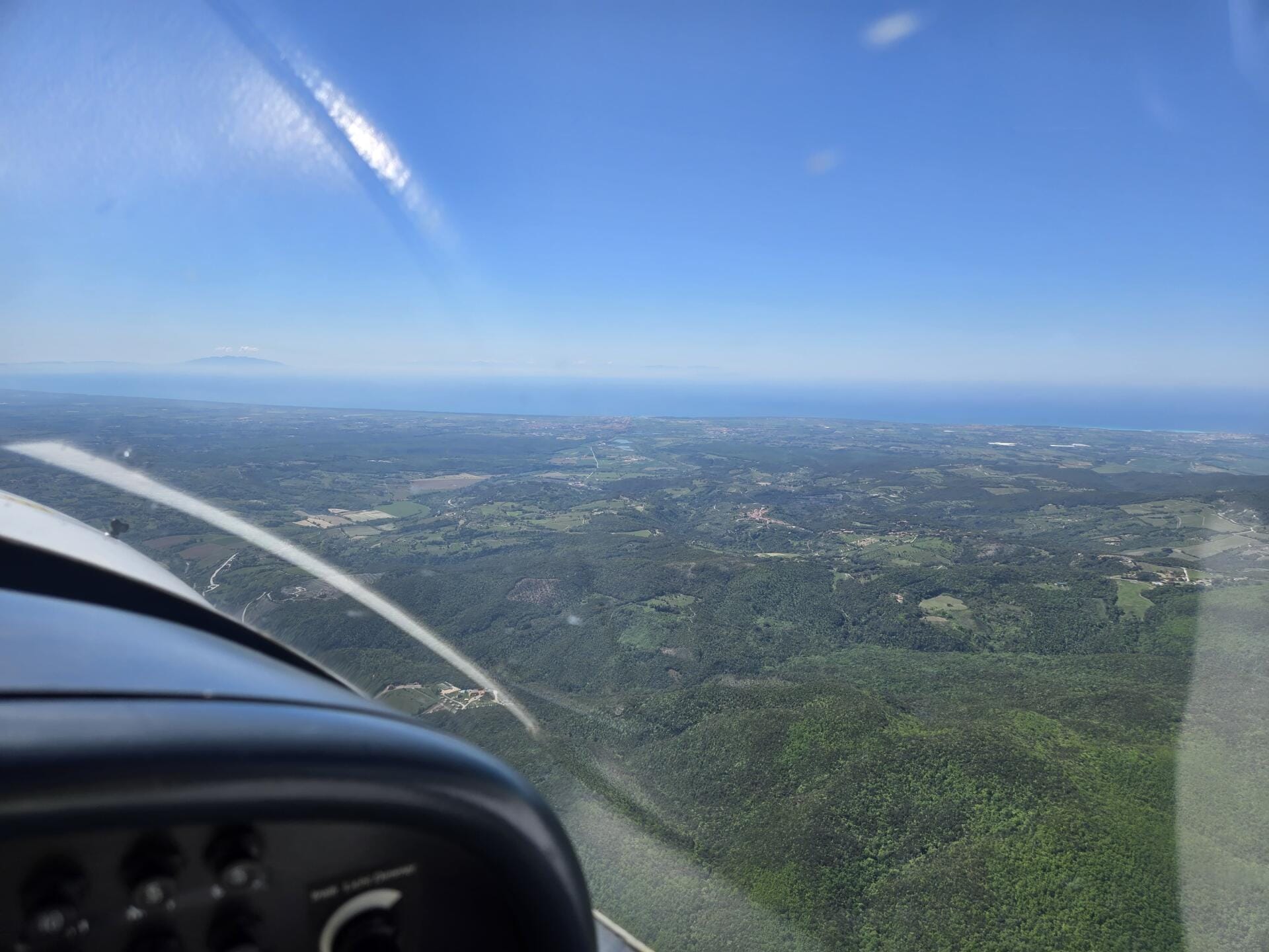 In our rute to Lucca, we will be passing very close to the Ligurian Sea