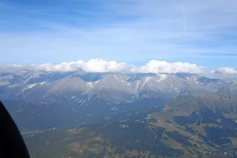 Le mont Blanc dépassant des nuages