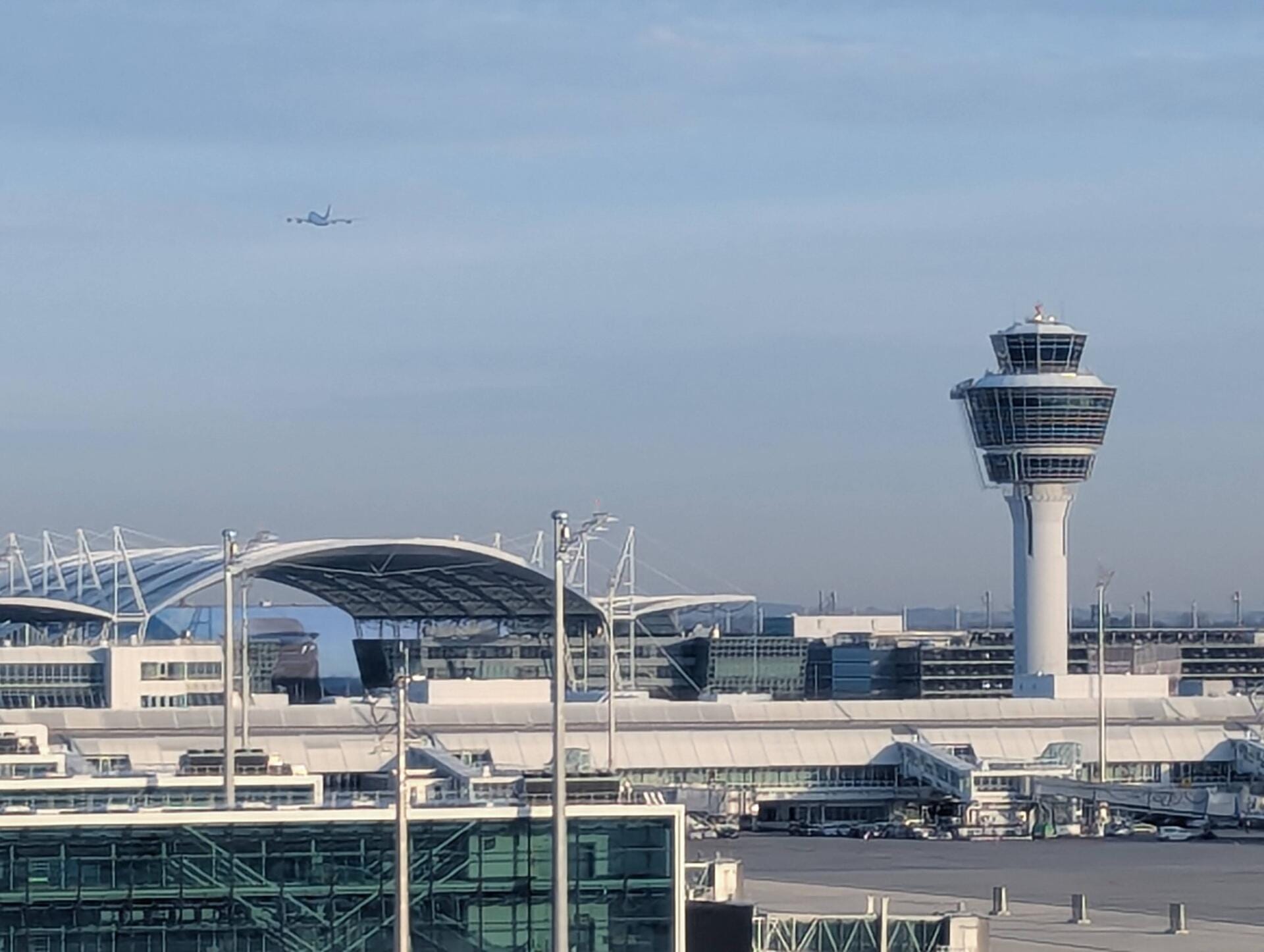 Sieh die großen Airliner bei An- und Abflug aus nächster Nähe