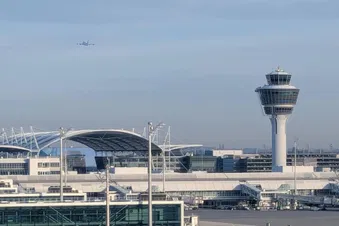 Sieh die großen Airliner bei An- und Abflug aus nächster Nähe