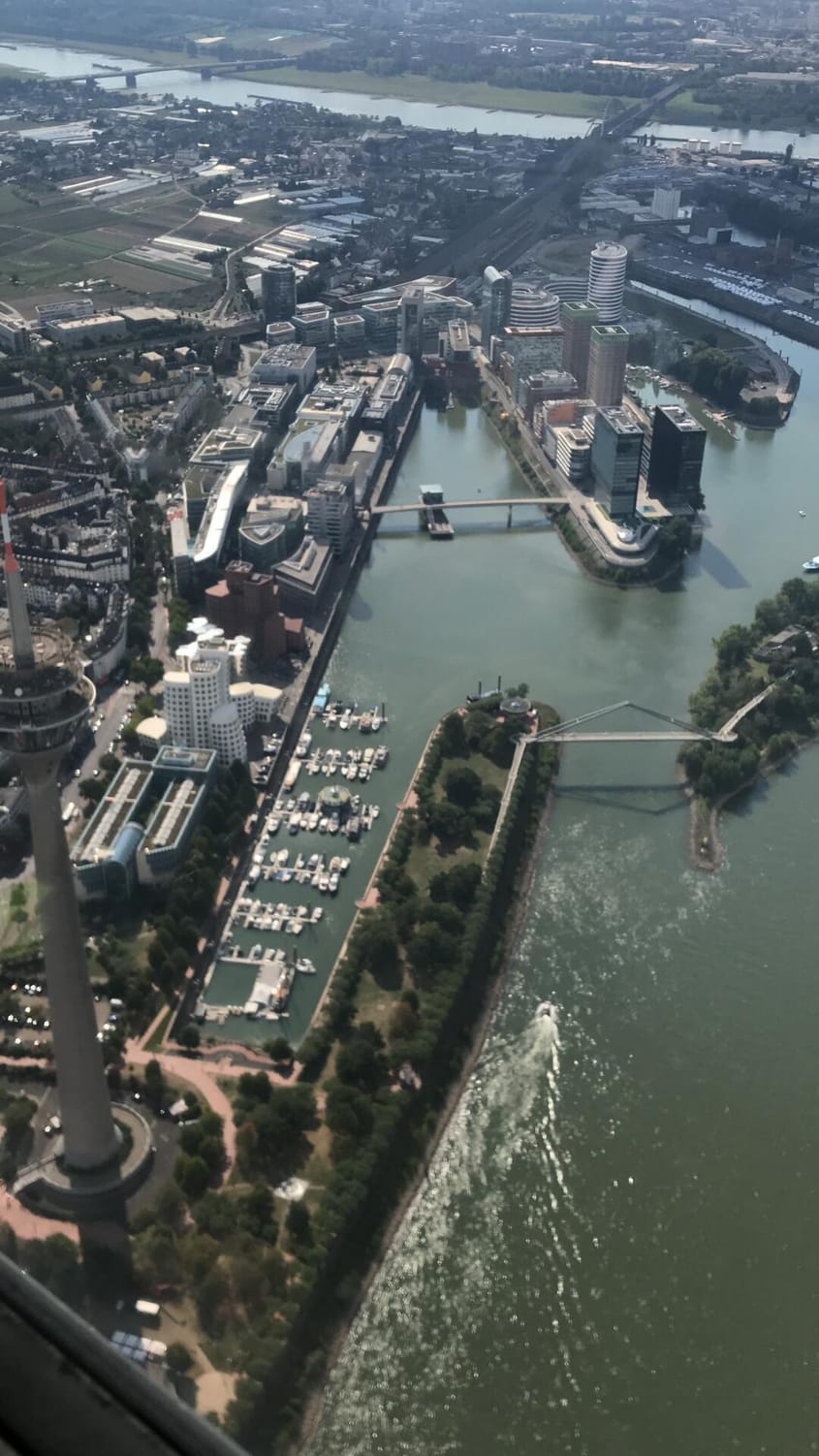 Rundflug über Düsseldorf ab Flughafen Essen/ Mülheim