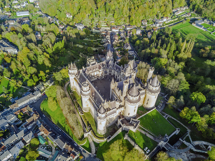 Survol : 25 SITES, 18 châteaux ,Chantilly,Pierrefonds