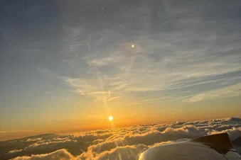 Vol au dessus du Lac de Serre-Ponçon, Pic de Bure et Ceuze