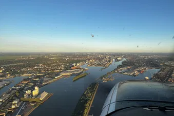 Deine Stadt aus der Luft: Rundflug über Bremen