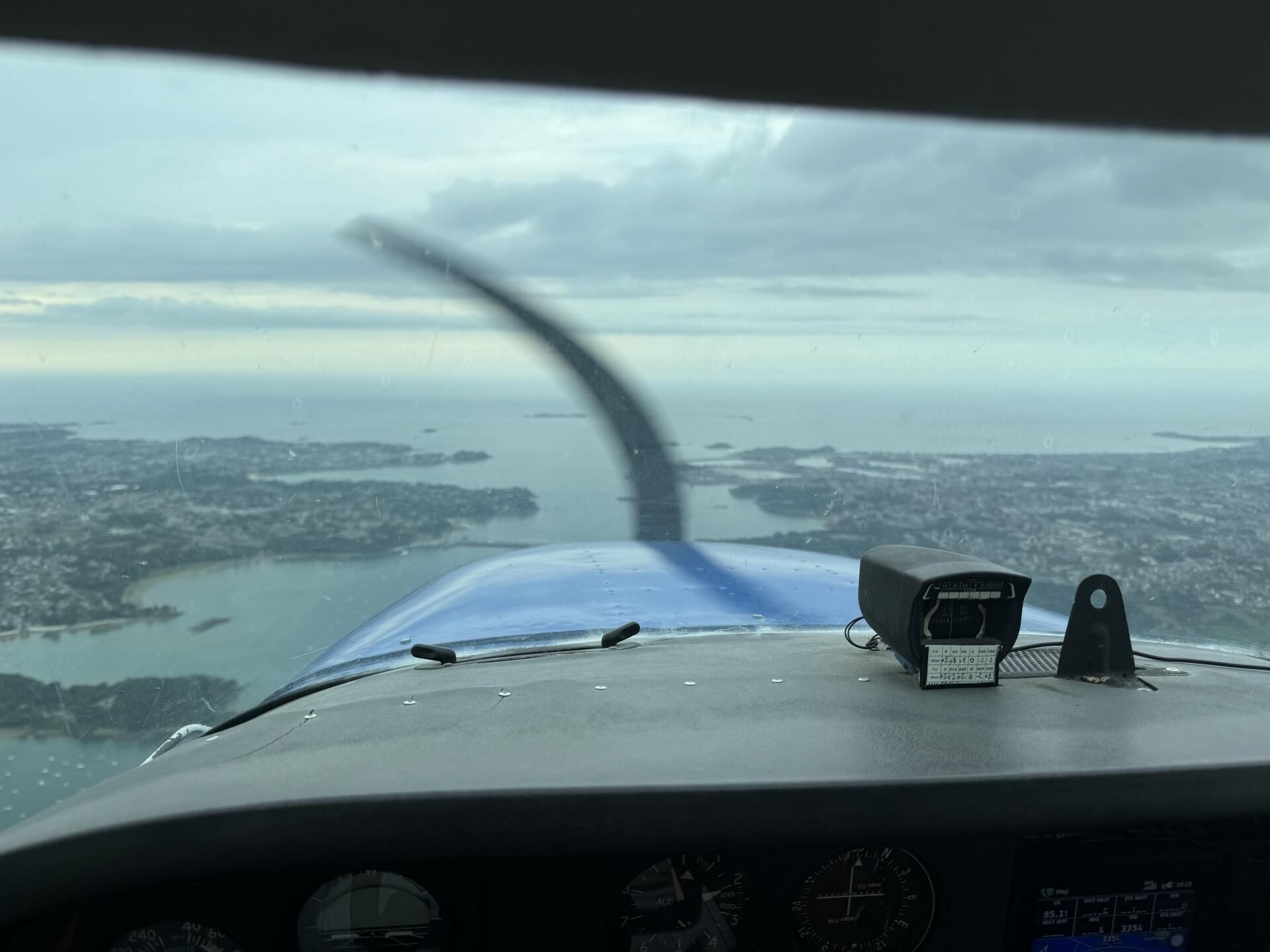 Dinard et gauche et Saint Malo à droite au dessus de la rance.