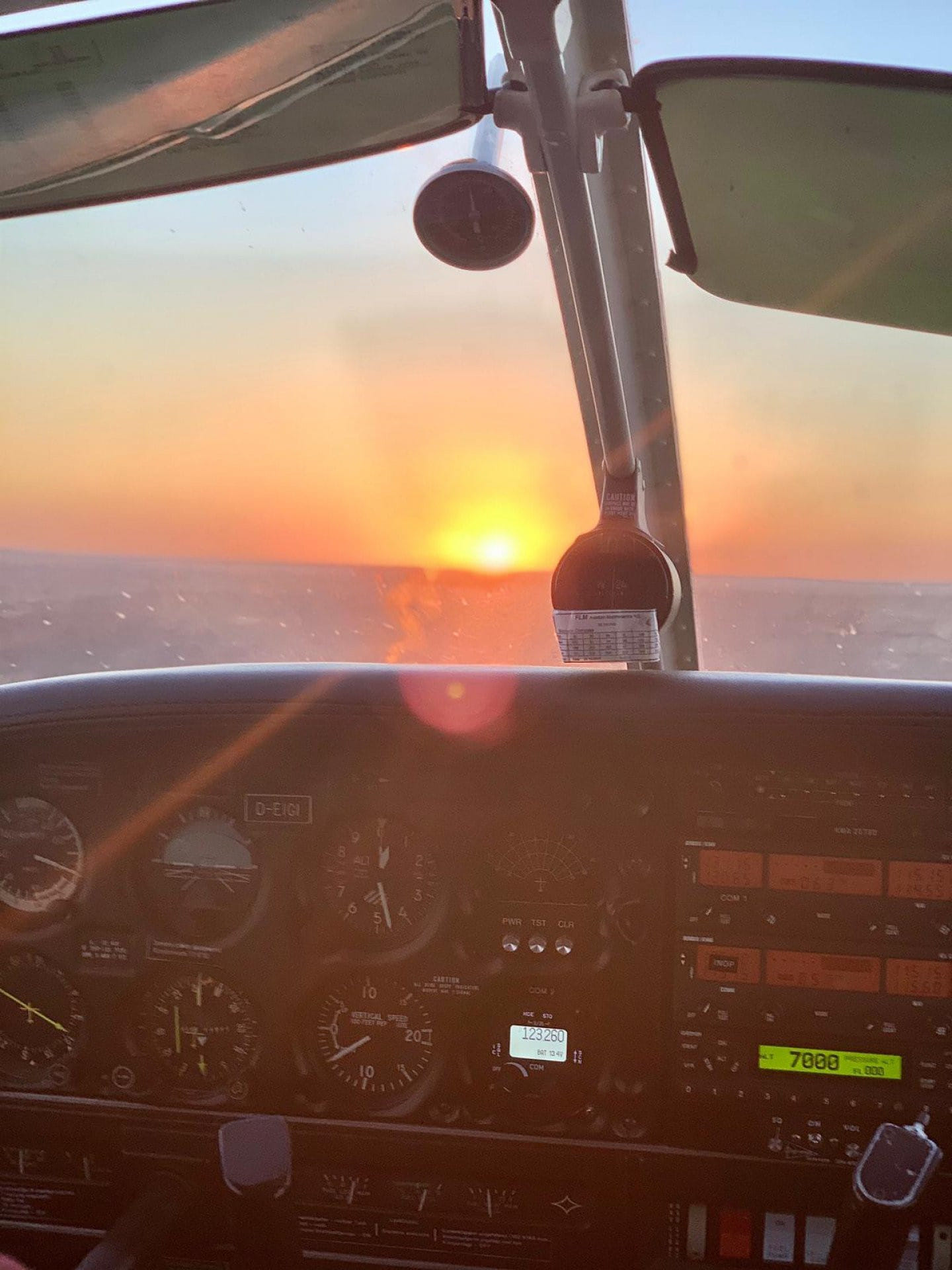 Berlin/Potsdam Umgebung (Sunset) Rundflug mit Tiefanflug BER