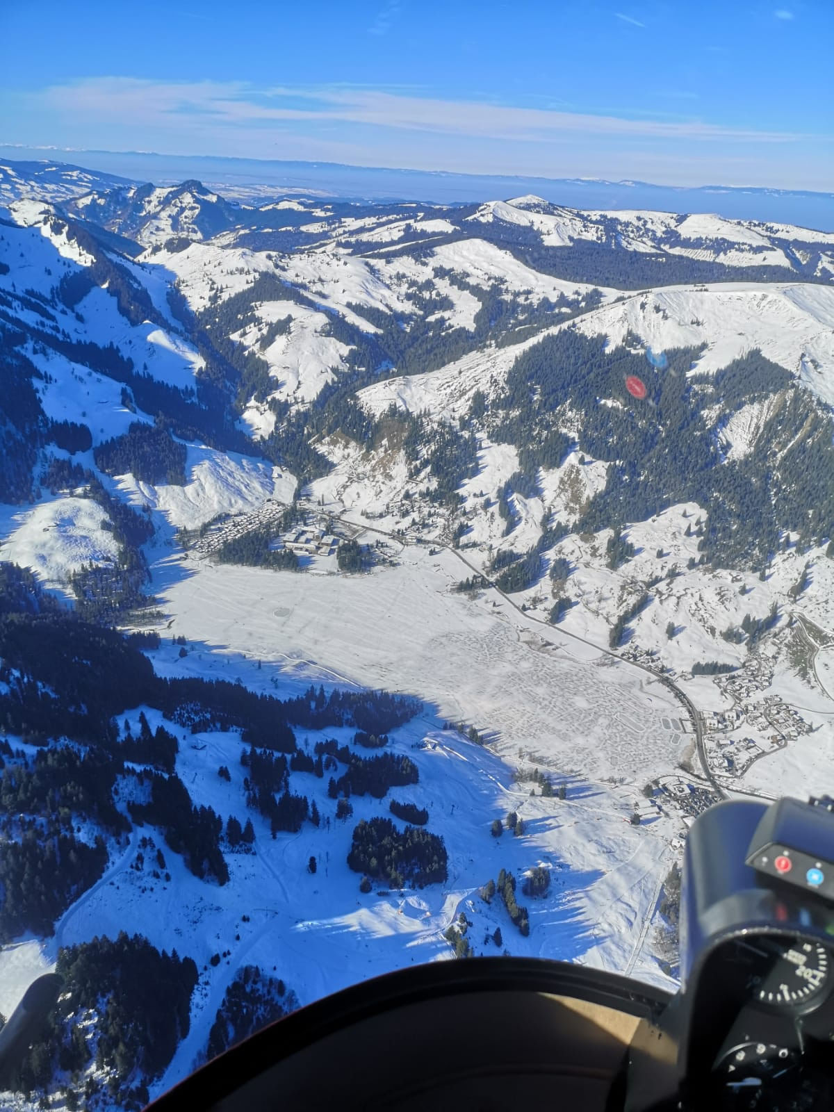 Der zugefrorene Schwarzsee im Winter