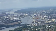 Hamburg und der Hafen.