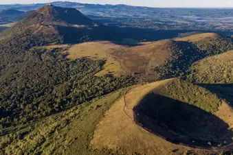 Survol du Parc naturel des volcans d’Auvergne
