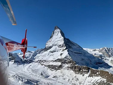 Grosser Alpenflug mit Gletscherapéro (100% CO2 kompensiert)