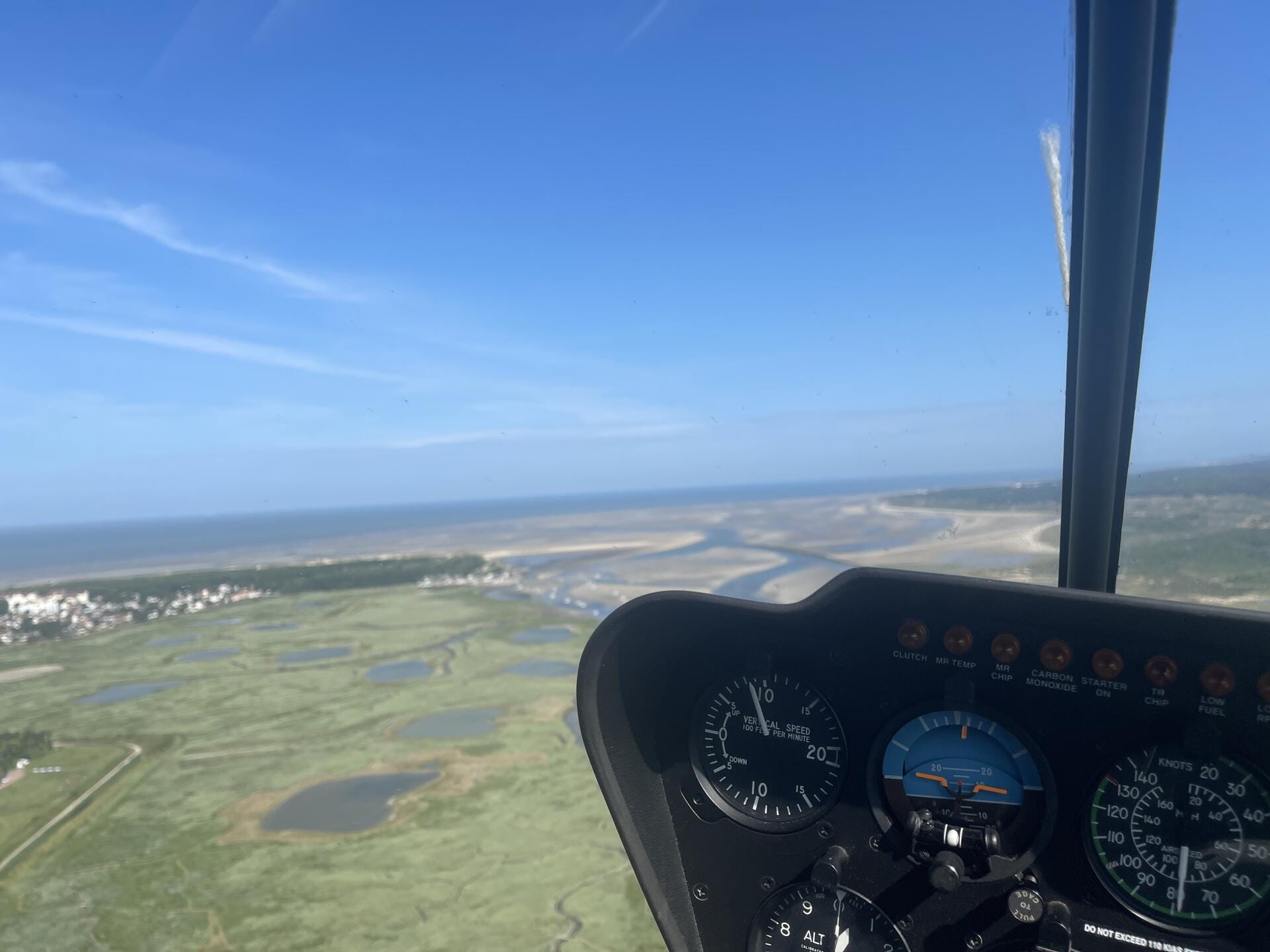 Survol de la côte jusqu’à Dieppe.