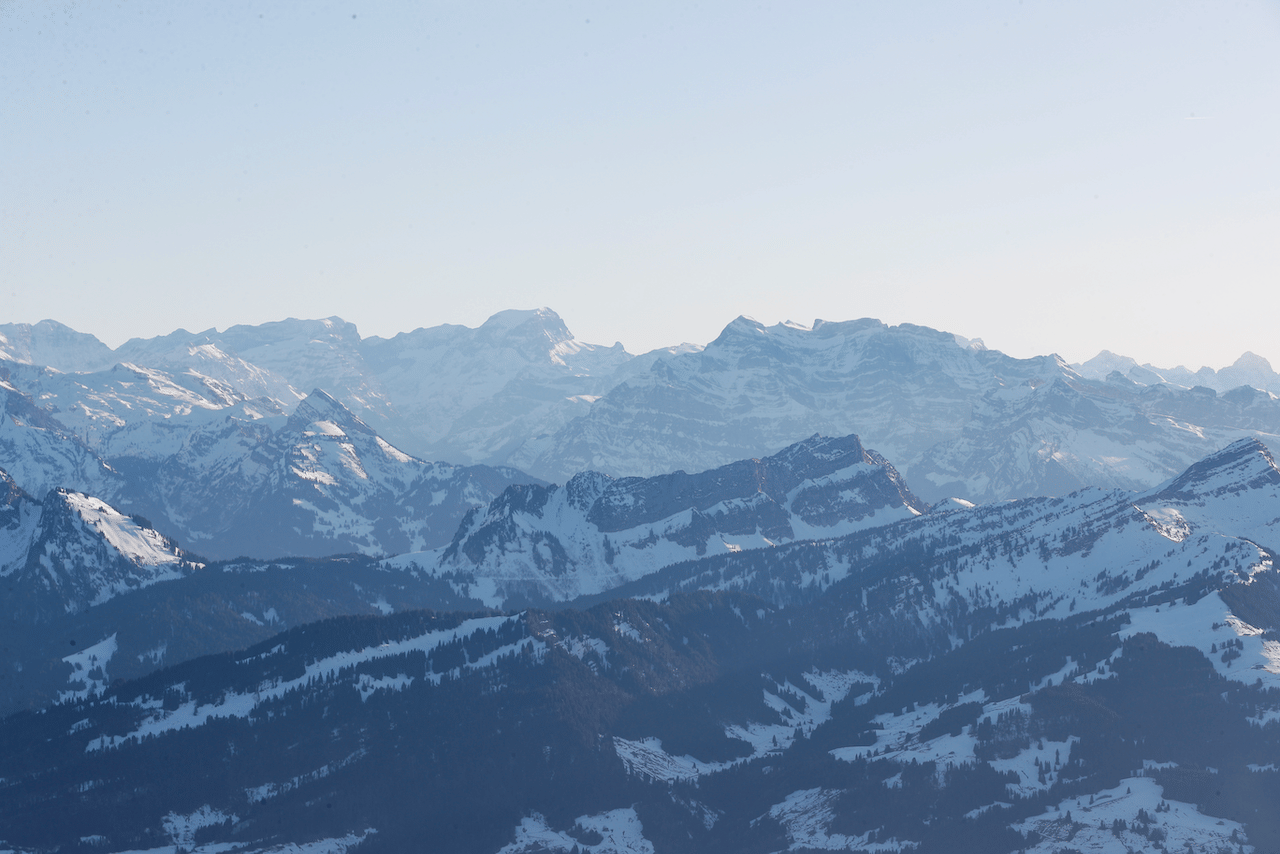 Panoramablick auf die Glarner Alpen
