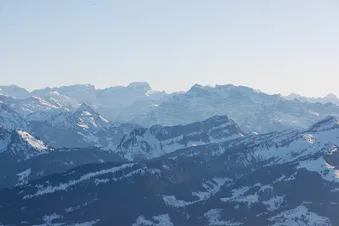 Panoramablick auf die Glarner Alpen