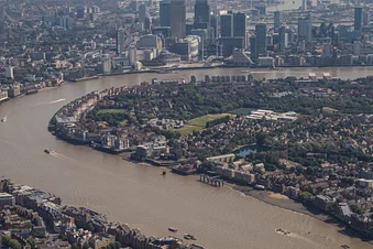 Helicopter Sightseeing Flight over London in an R44