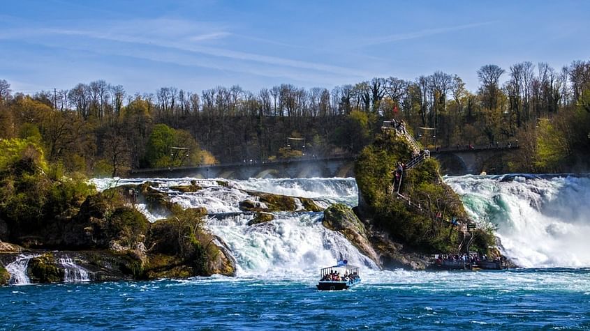 Rundflüge ab Birrfeld: Rheinfall oder Säntis oder Rigi