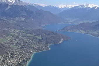 Vol dans les Alpes