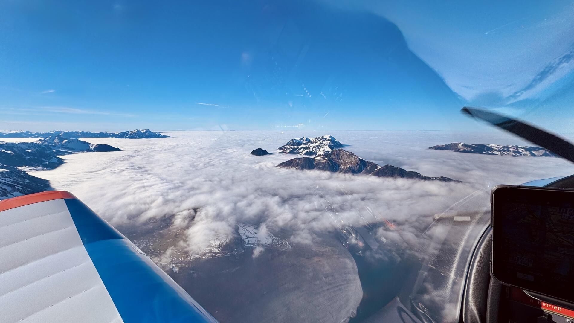 Hoch über dem Nebel mit Blick auf den Pilatus