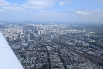 Exklusiver Skyline Flug in einer PA32