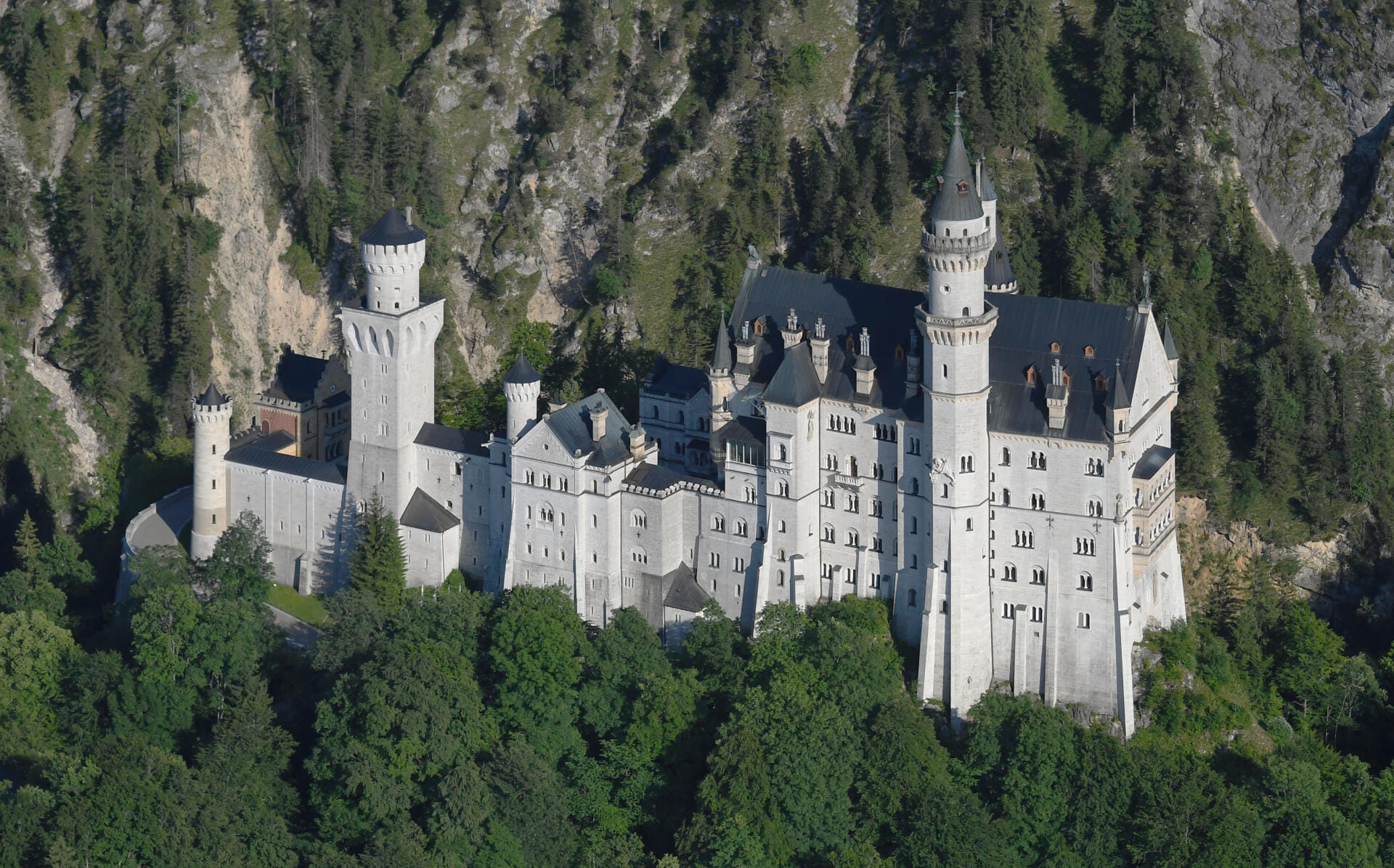 Bavaria from Above – Neuschwanstein to Munich 🏰✈️