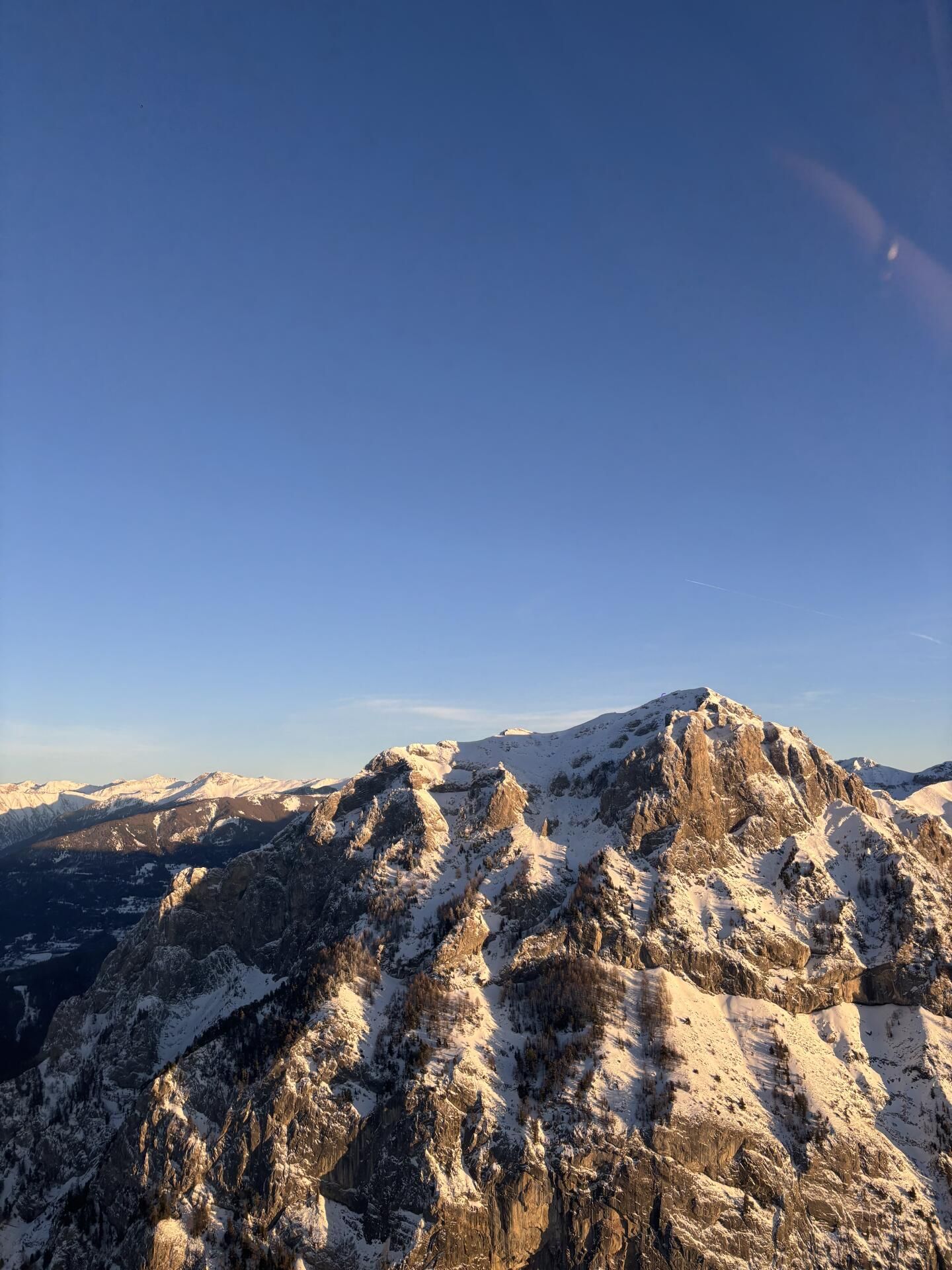 Vol au dessus du Lac de Serre-Ponçon, Pic de Bure et Ceuze