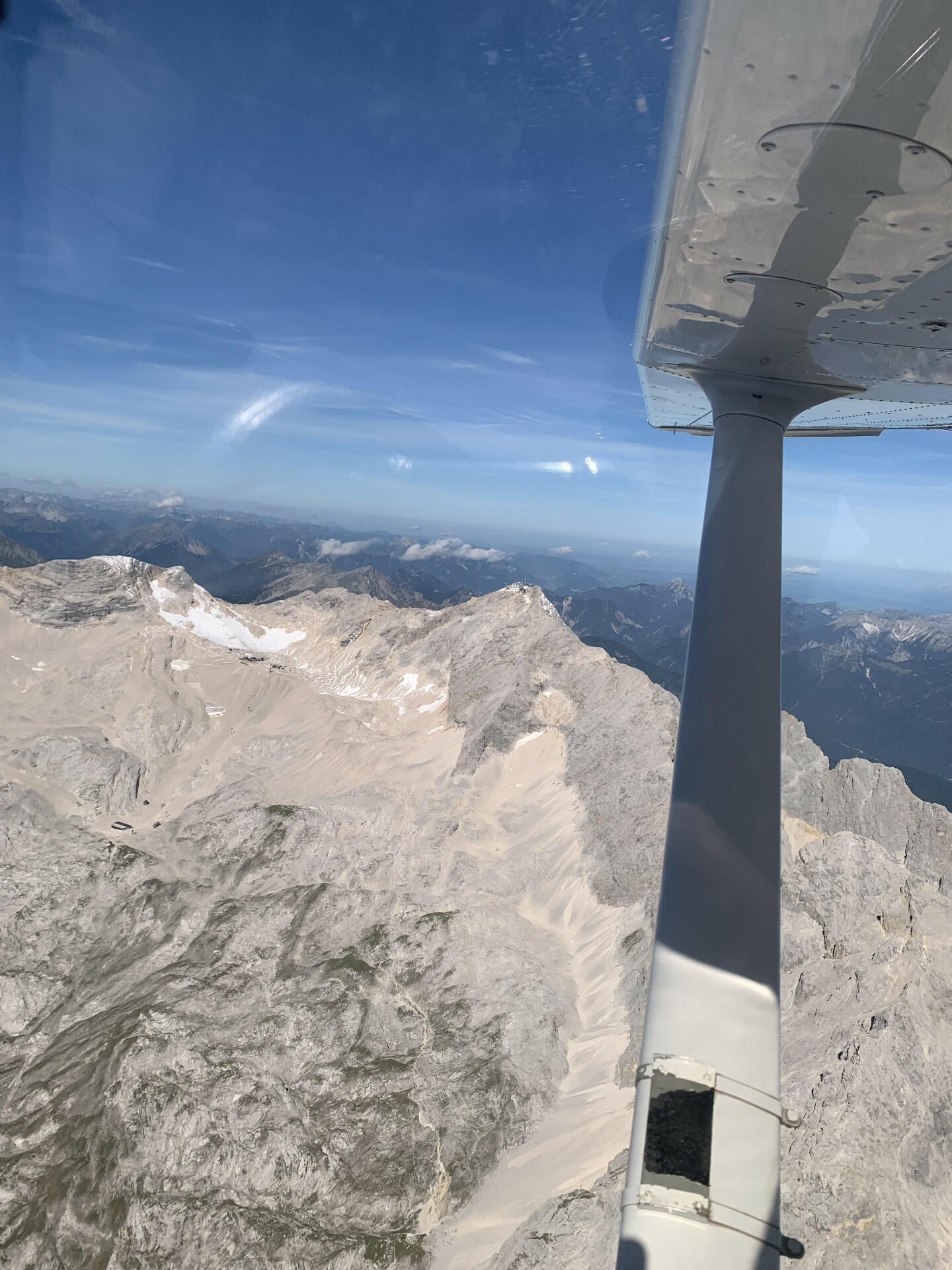 Traumhafter Panoramaflug zur Zugspitze und den Alpennordrand