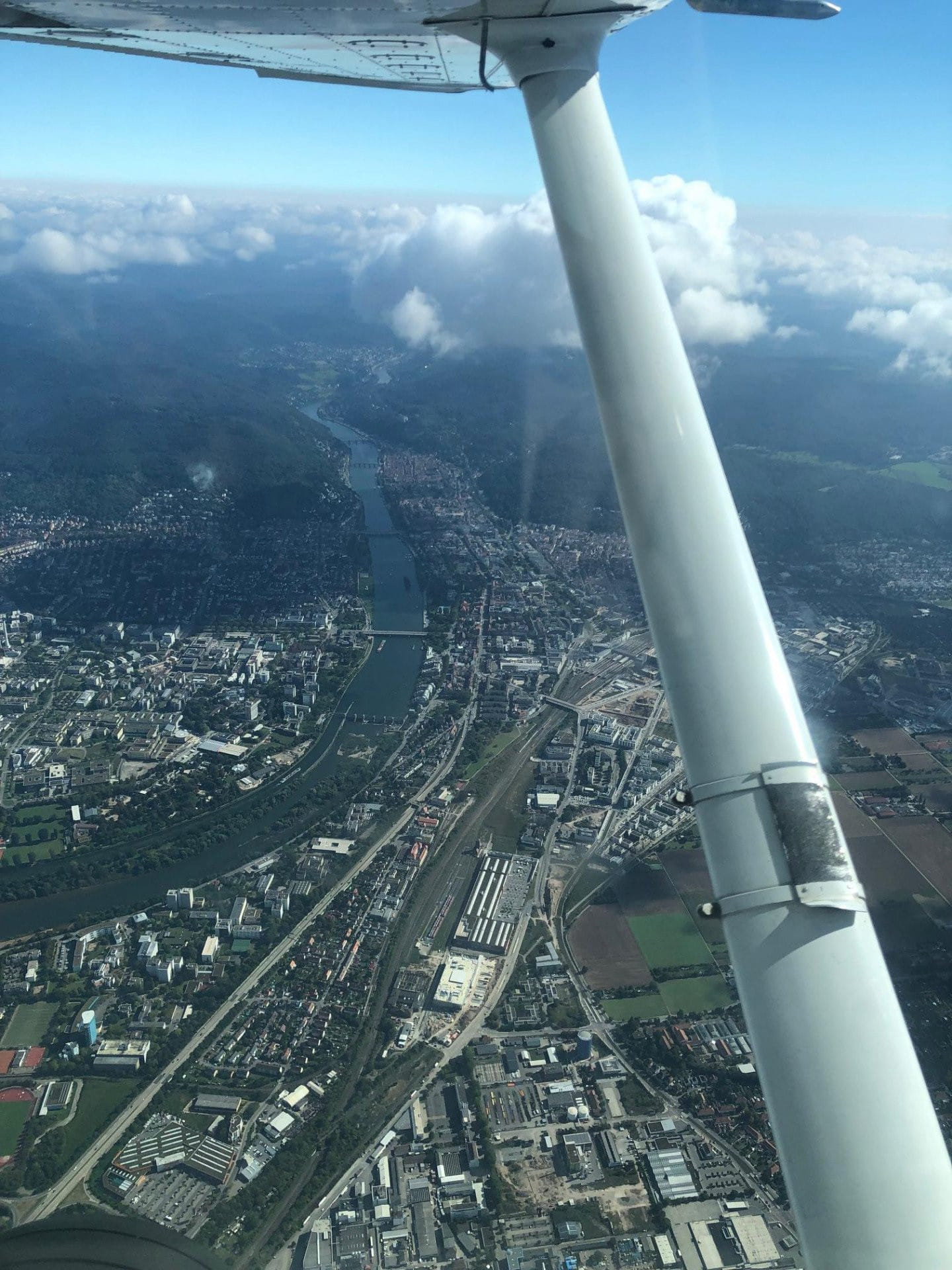 Wie funktioniert Fliegen in und über Wolken? DA-MA-HD