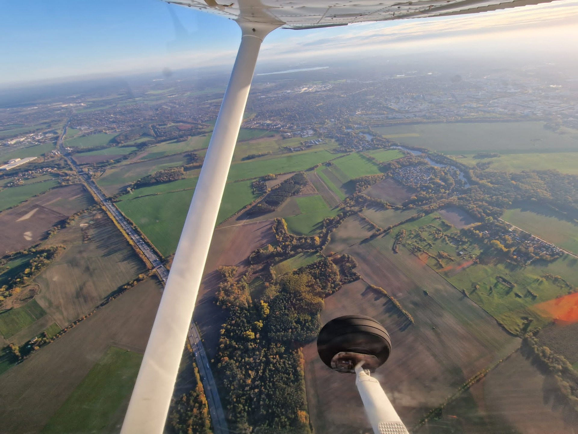 Fliegen und Schnitzel essen in Halle/Oppin