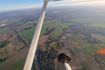 Fliegen und Schnitzel essen in Halle/Oppin