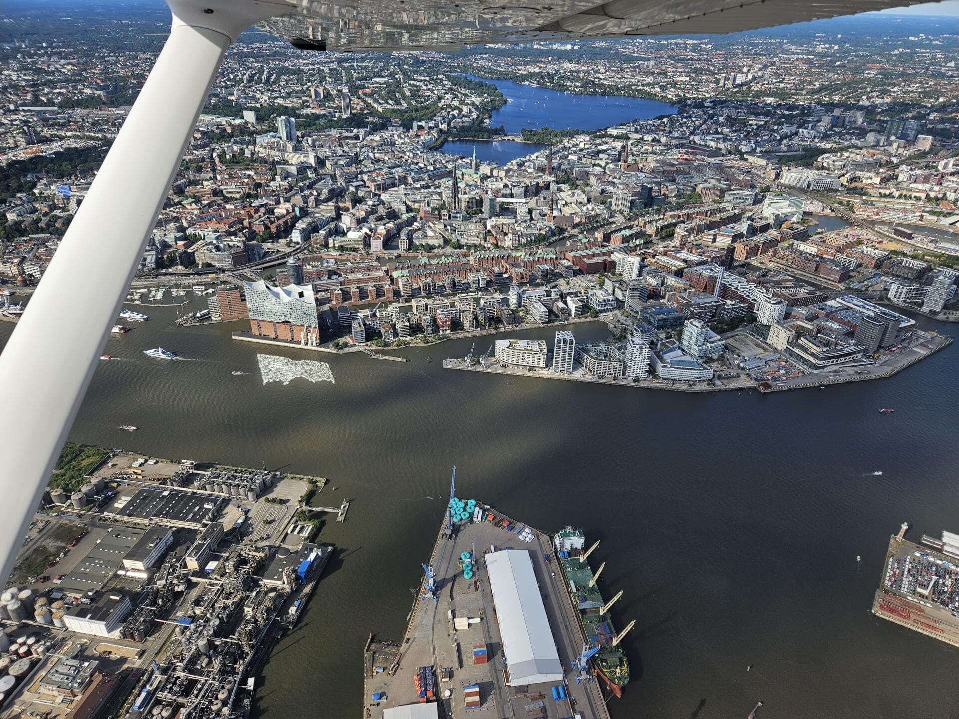 Rundflug über Hamburg und zurück