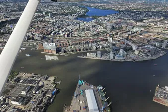 Rundflug über Hamburg und zurück
