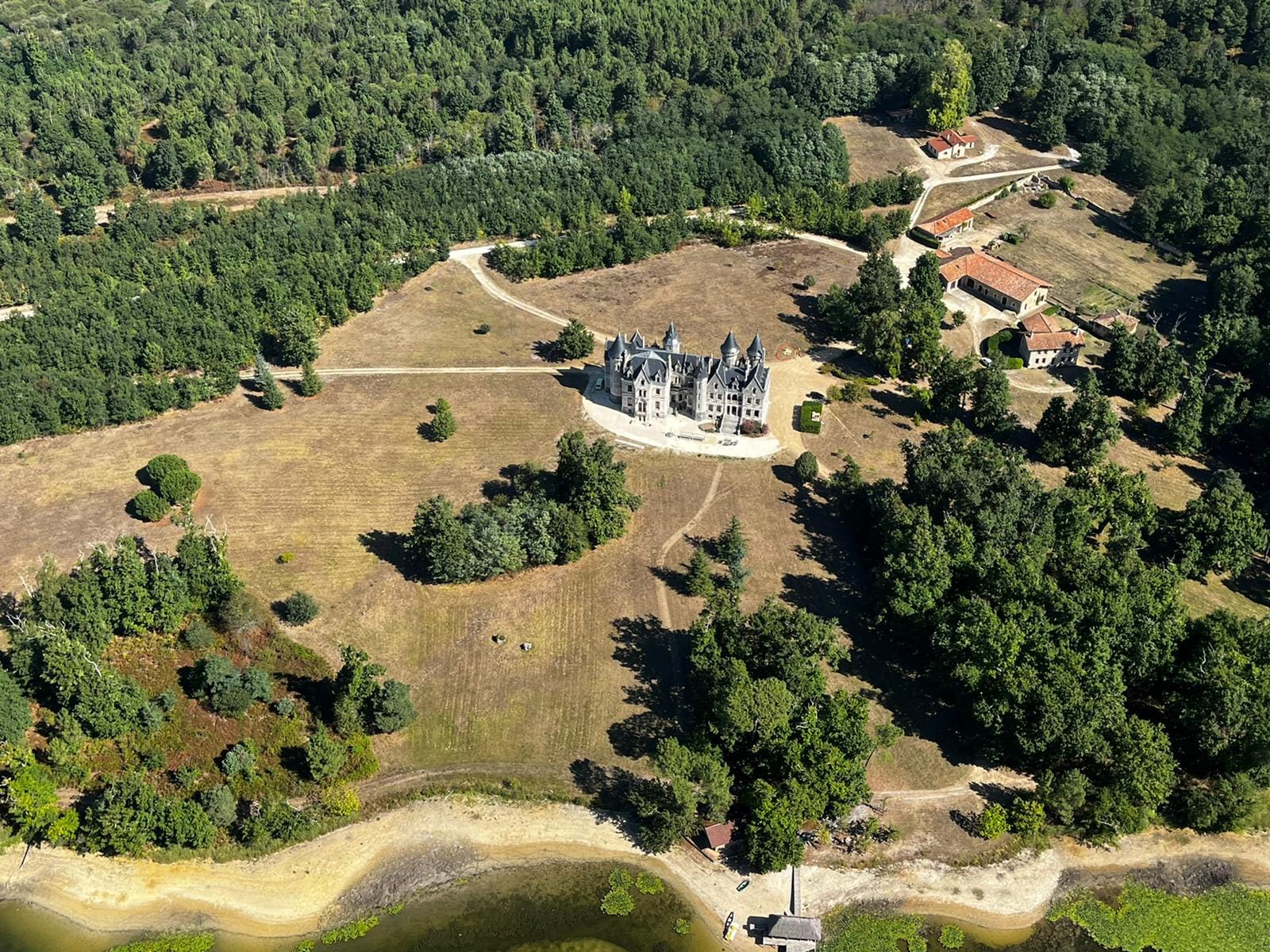 Angoulême et ses alentours en Hélicoptère - 40 min
