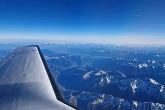 Propose YOUR OWN flight route!
