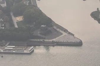 Siegerlandflughafen, Rundflug über Koblenz