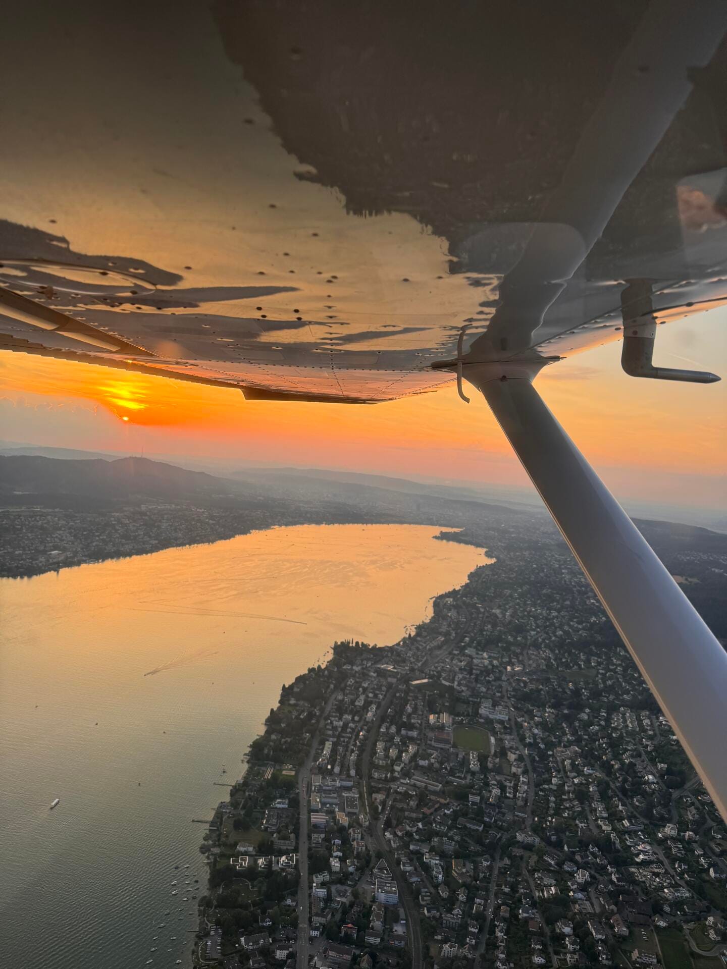 Chasing the sun over the Lake of Zurich