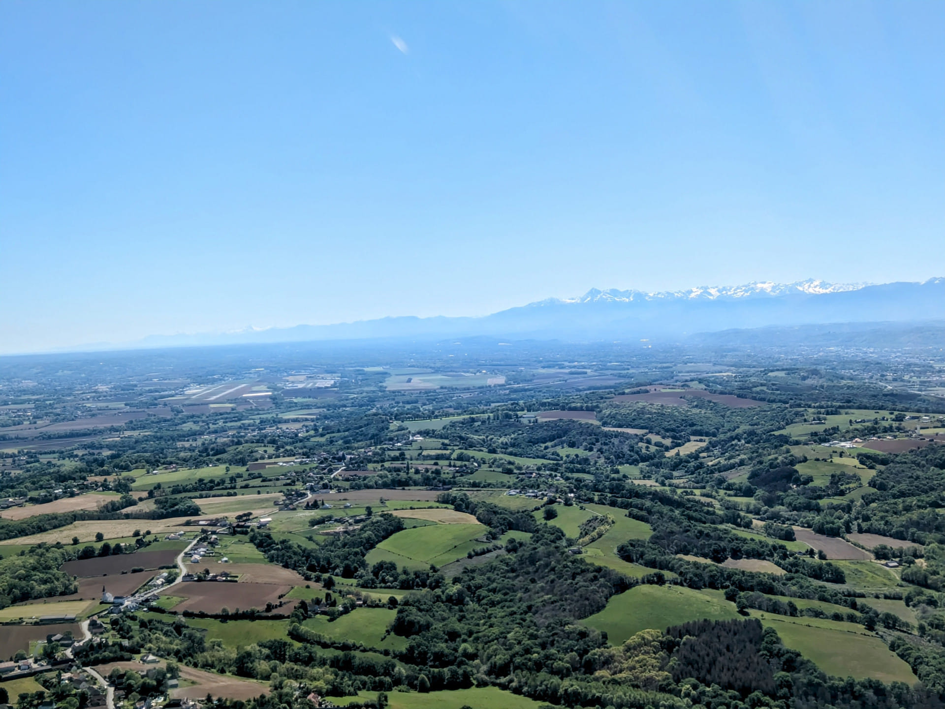 Balade aérienne à proximité de Pau à la demande