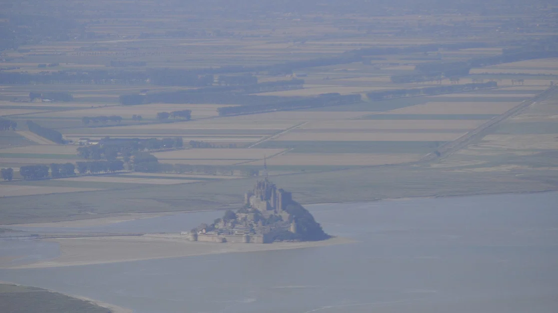 Survol du Mont Saint Michel et des plages du débarquement
