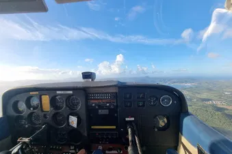 Survol du nord de la Martinique - entre mer et montage