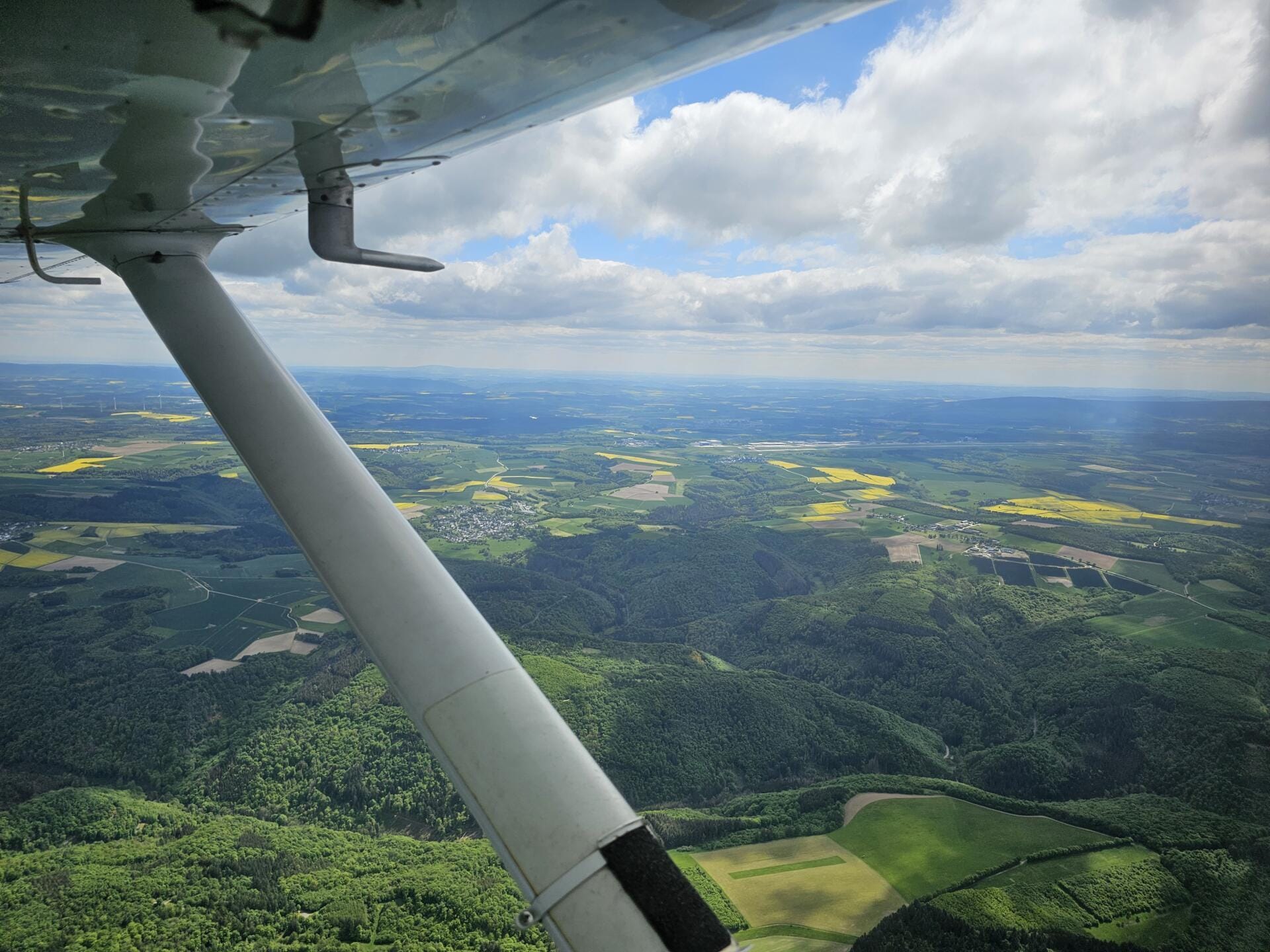 Rundflug über das Ruhgebiet und das bergische Land