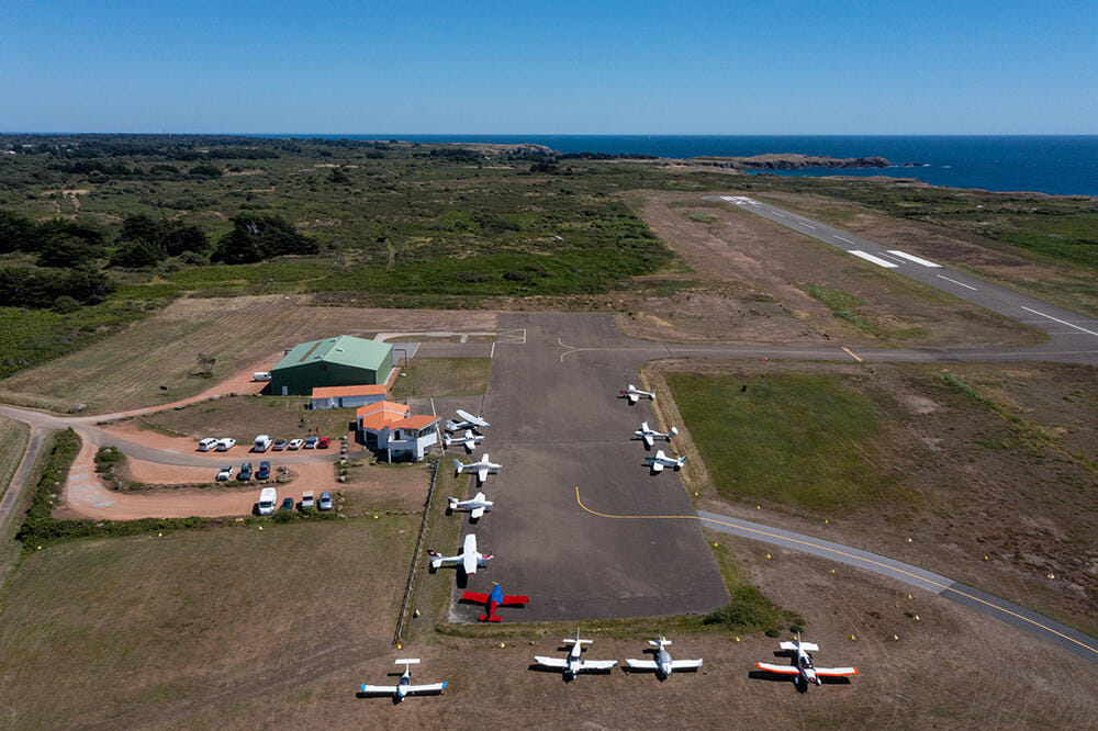 L'aérodrôme de l'île d'Yeu en été