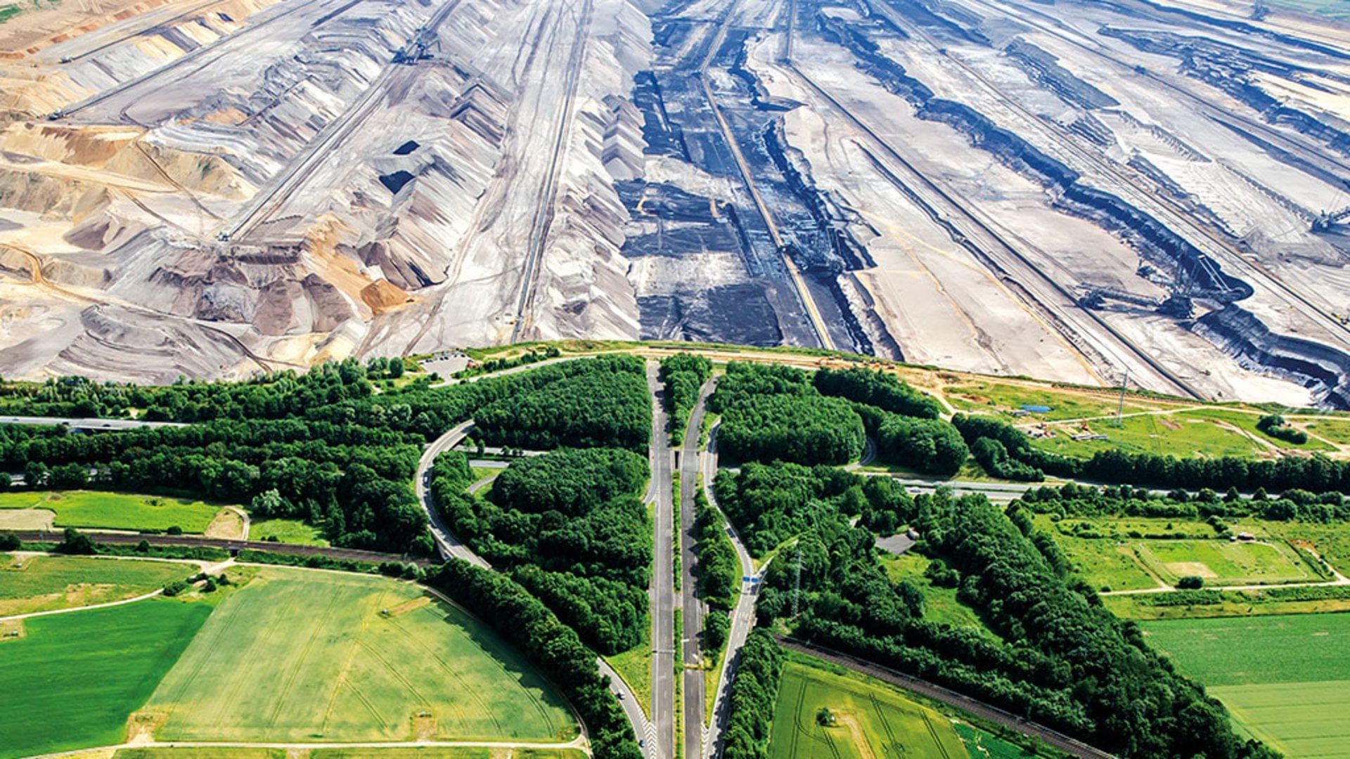 Rundflug: Kölner Dom, Düsseldorf Rheinturm und Tagebau