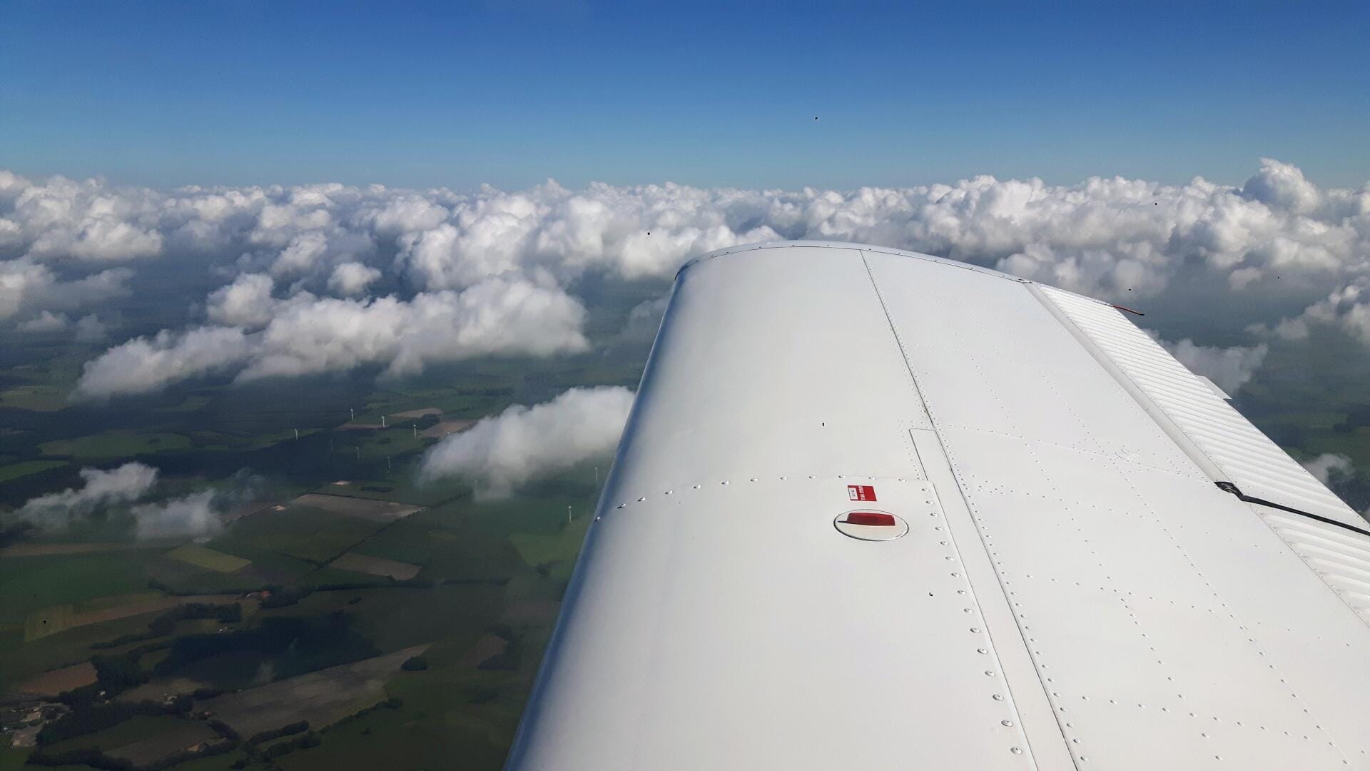 Überlandflug tiefe Wolken