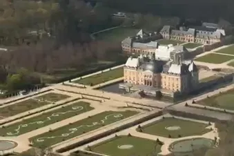 Tour aérien des châteaux et parcs autour de Paris