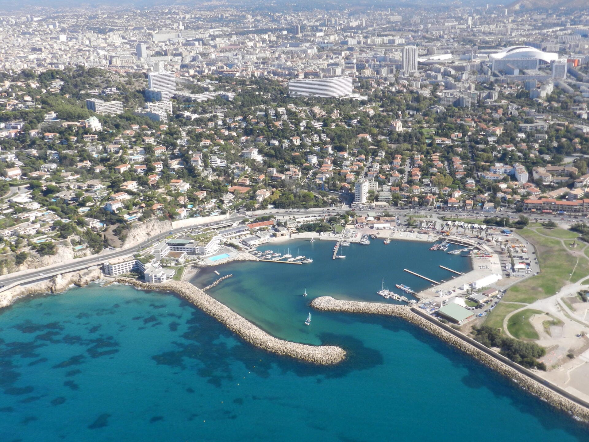 Superbe survol de la rade de Marseille