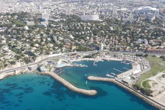 Superbe survol de la rade de Marseille