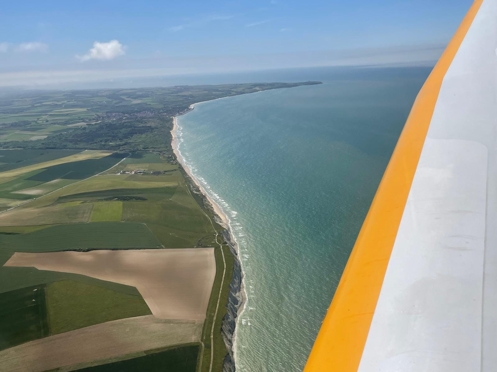 Les 2 caps gris et blanc nez avec escale aeroport de  calais