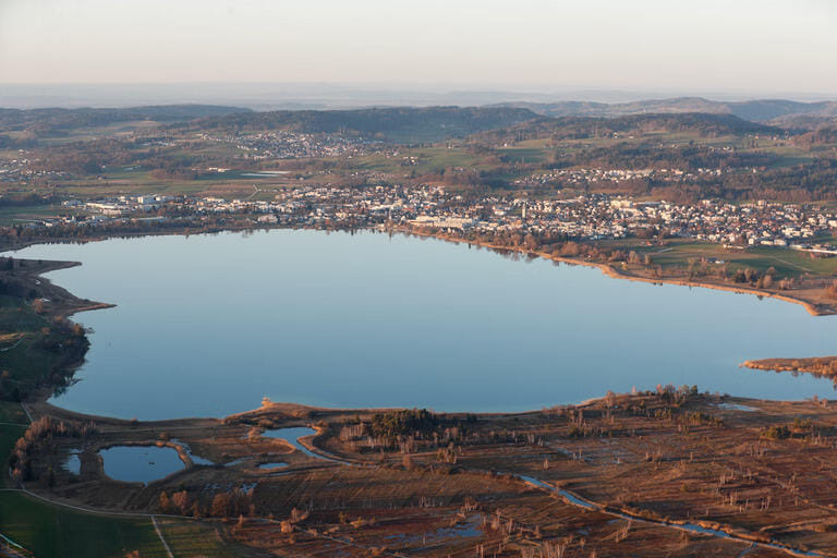 Rundflug über Zürich und die Seenlandschaft: Altstadt, Uetliberg und Zürichsee aus der Luft