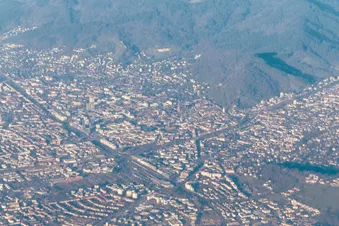 Gotik und Genuss: Tagesflug nach Bourges